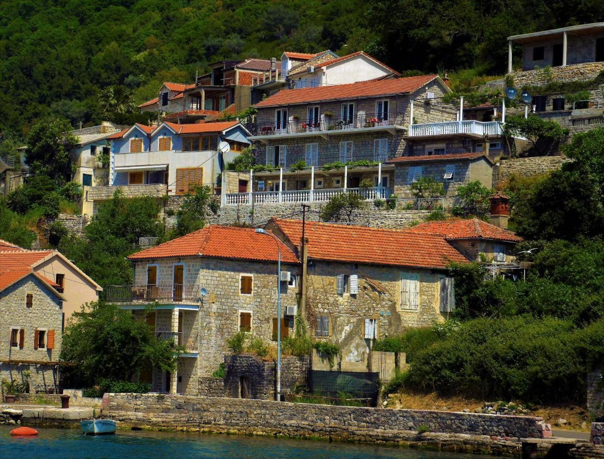 Apartments Okuka Tivat Exteriör bild