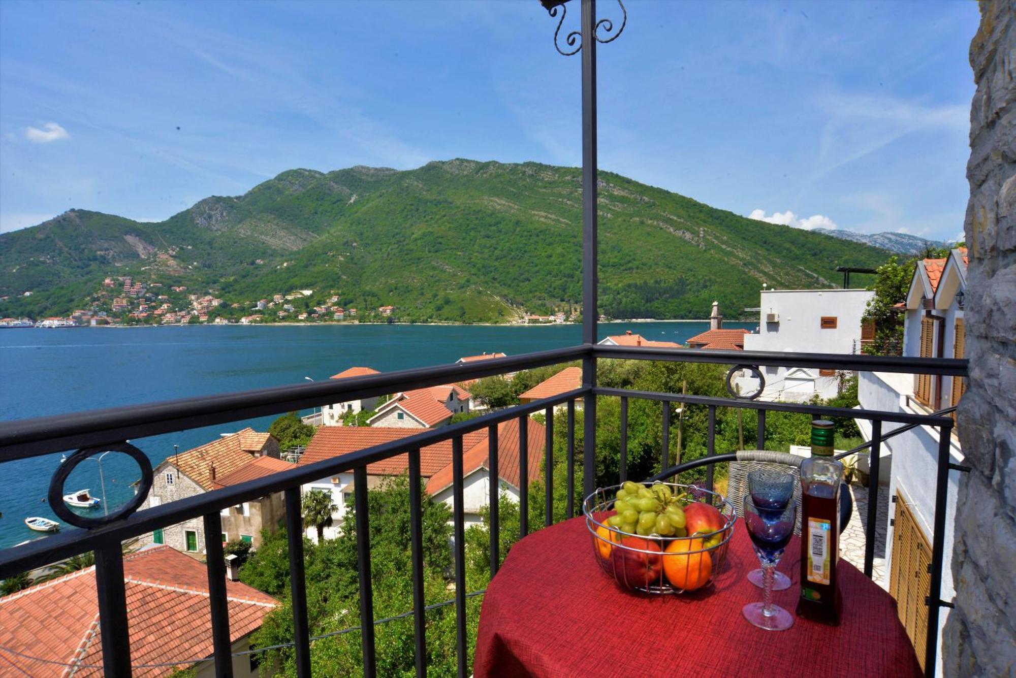 Apartments Okuka Tivat Exteriör bild